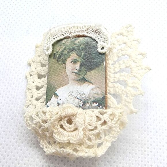 Handmade Crocheted Lace & Vintage Portrait Brooch - Picture 1 of 3